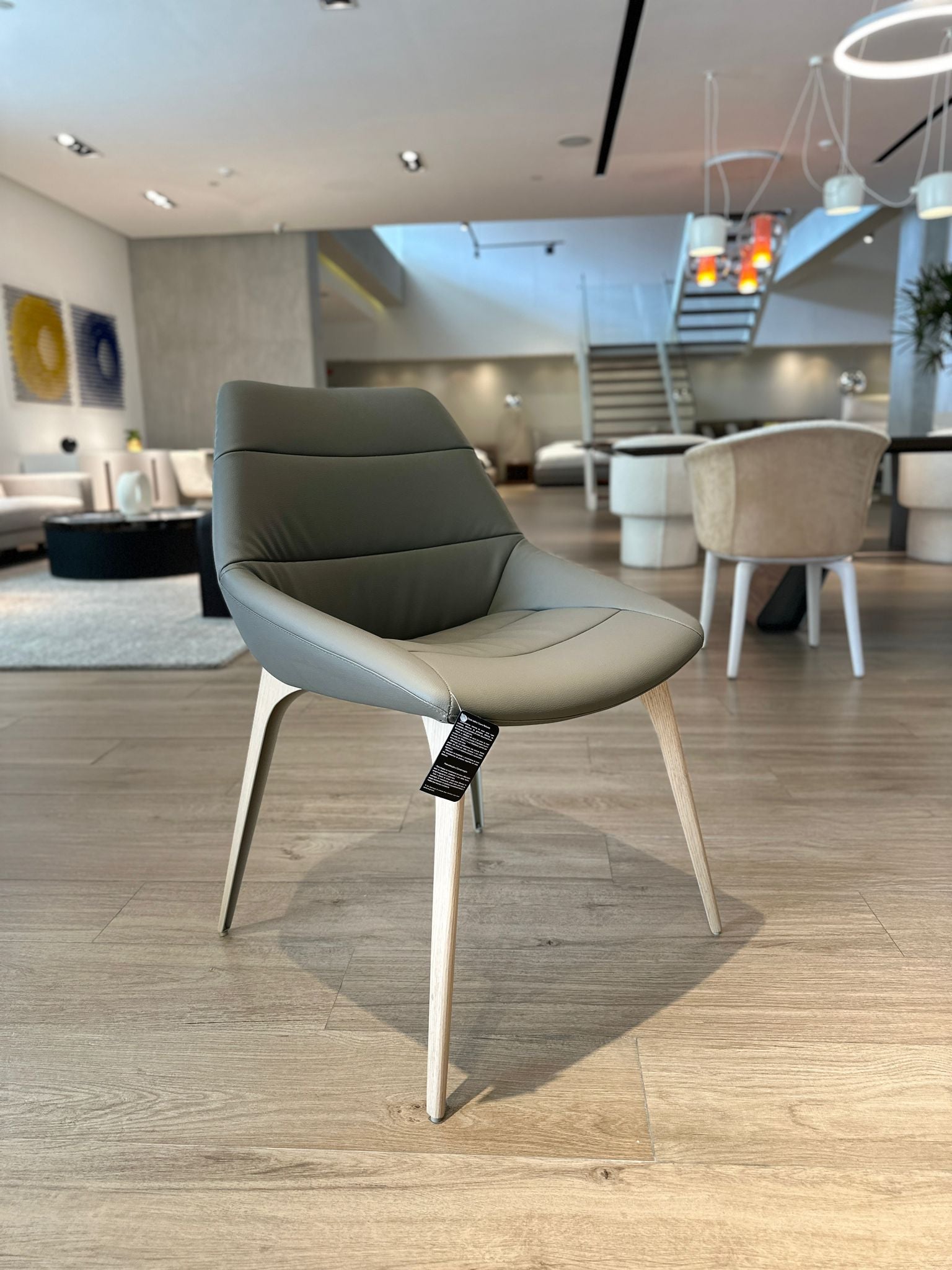 SILLA DE COMEDOR HEY - Cuero Gris