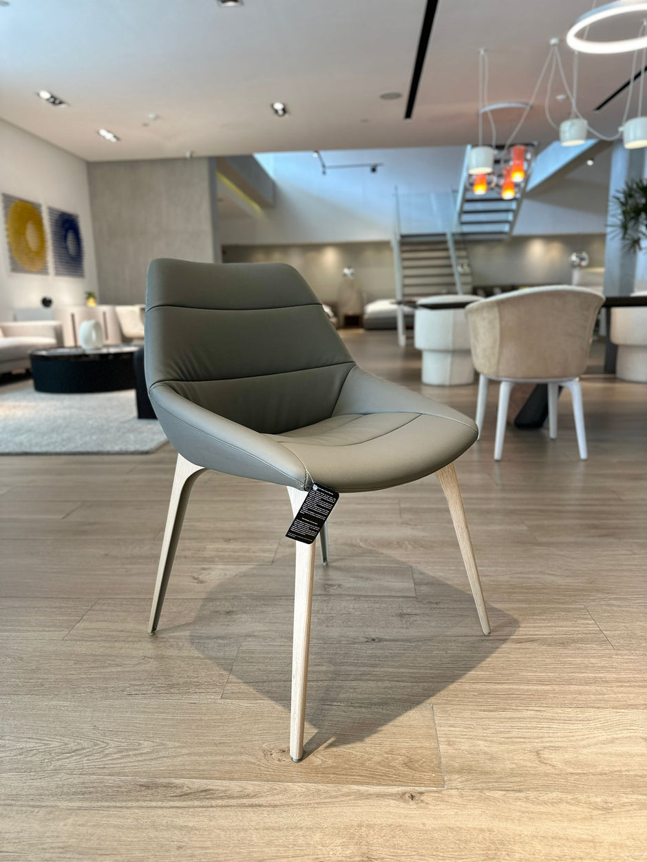 SILLA DE COMEDOR HEY - Cuero Gris