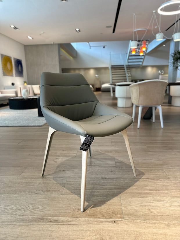 SILLA DE COMEDOR HEY - Cuero Gris